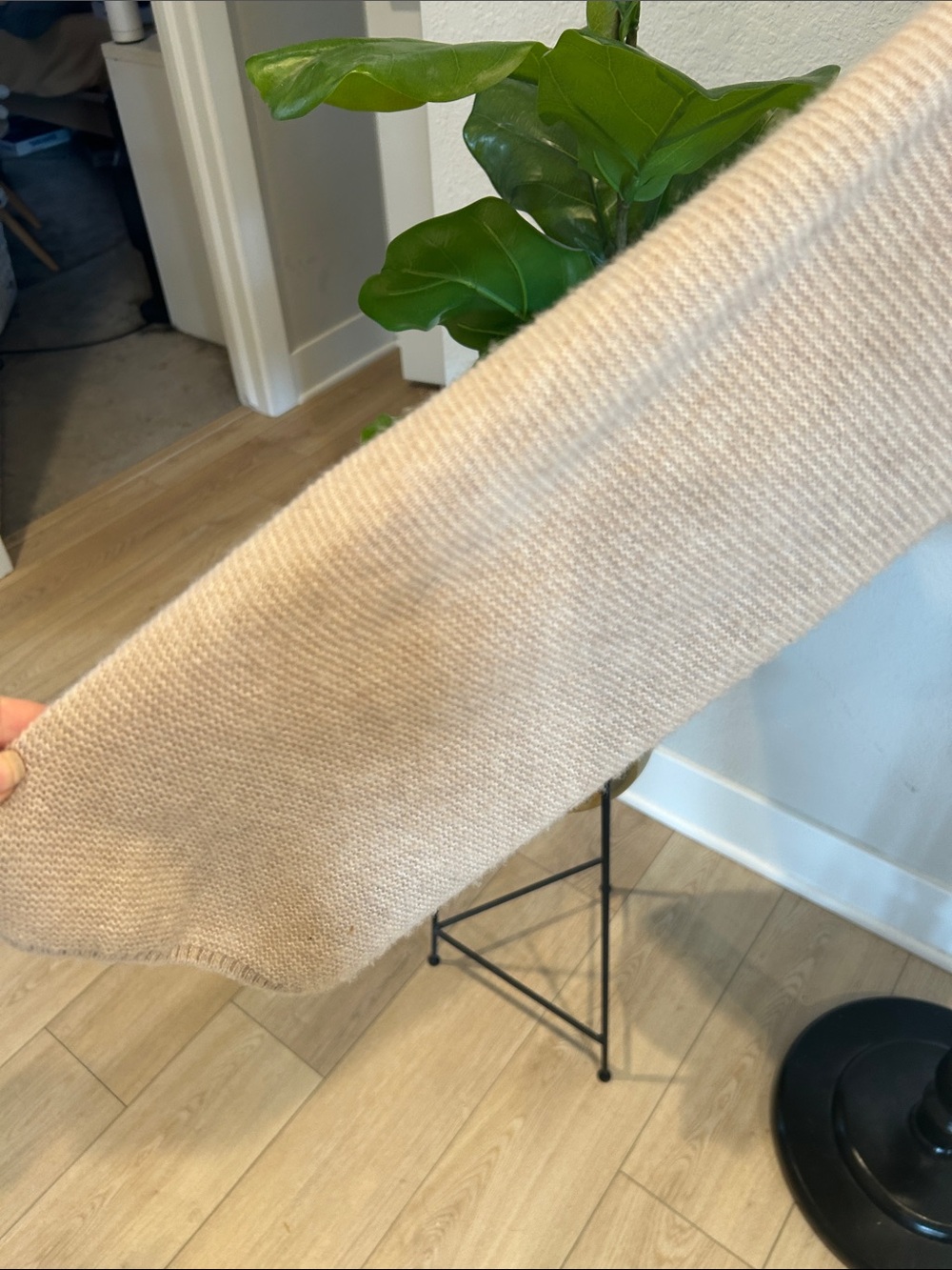 Women’s Lily Silk Cashmere and Mulberey Sulk Scoop Neck Sweater in Beige - Picture 5 of 5